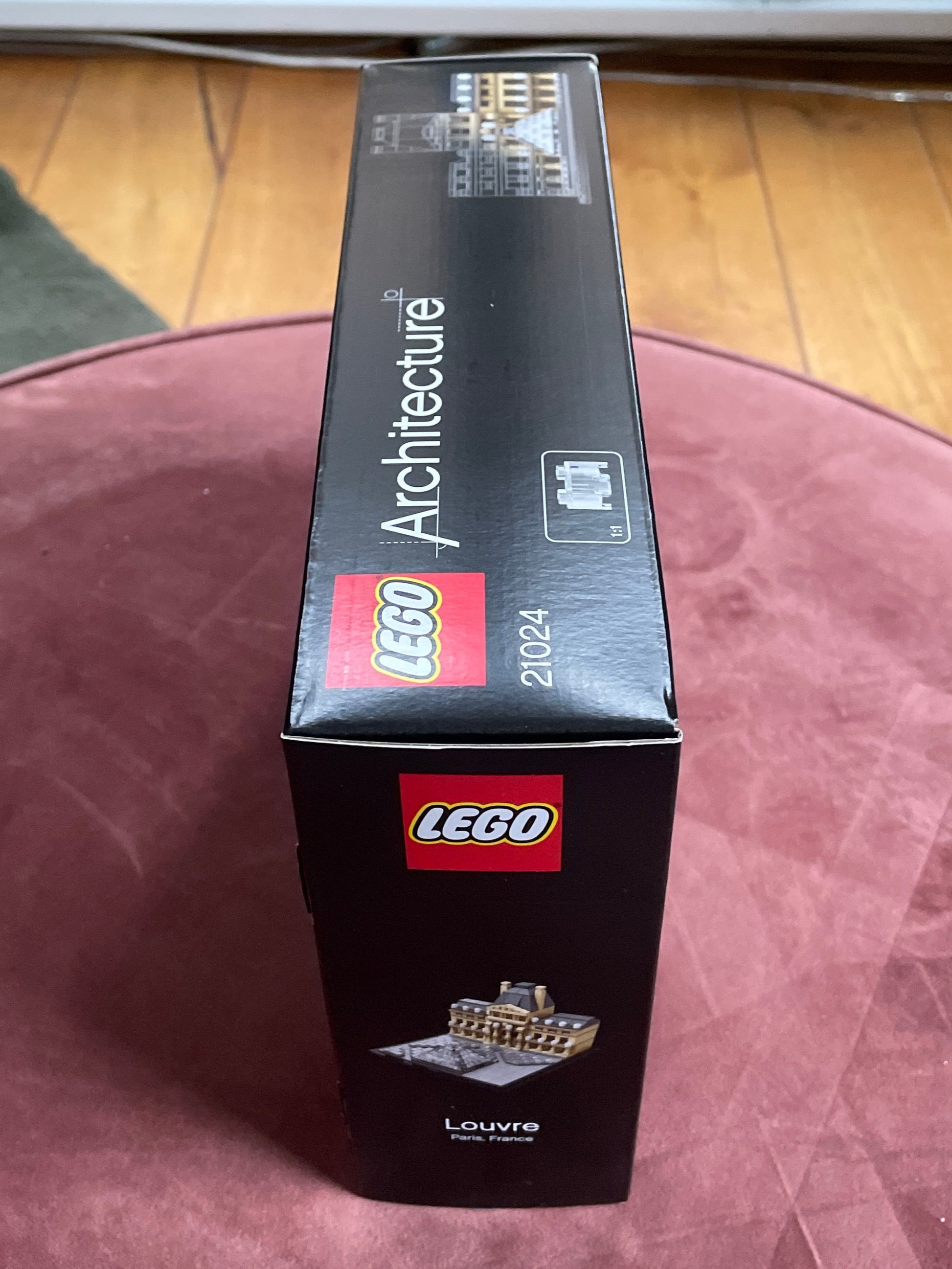 Lego architecture set Louvre 21024