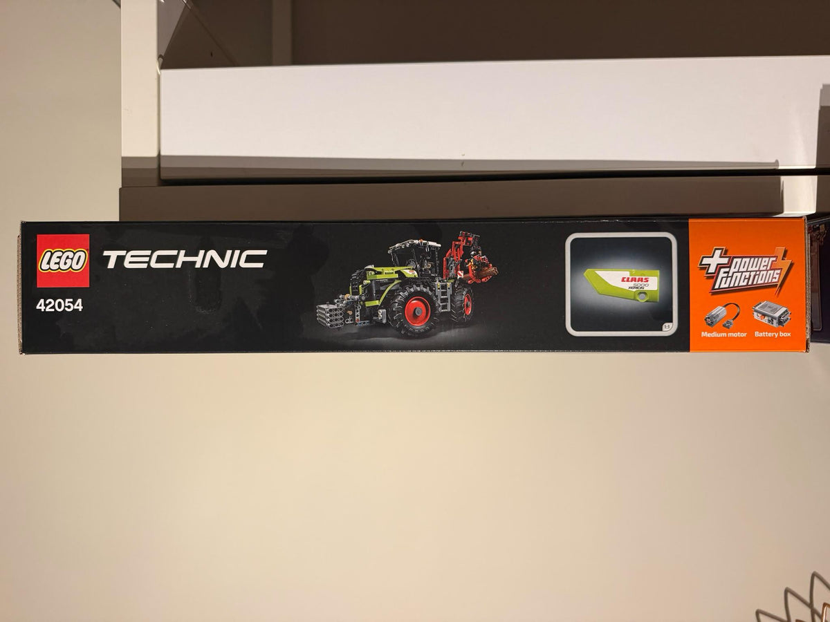 LEGO Technic Claas Xerion 5000 TRAC VC 42054 zijkant doos 3