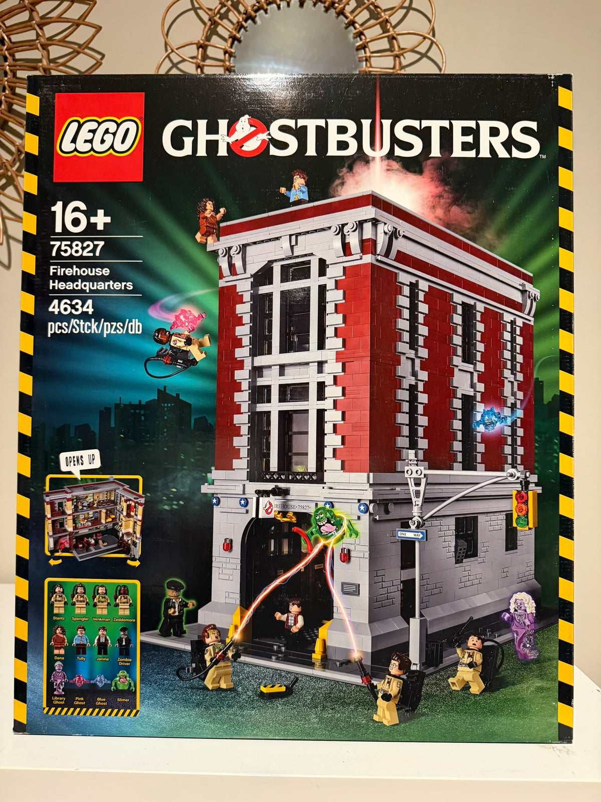 LEGO Ghostbusters Firehouse Headquarters 75827 voorkant doos